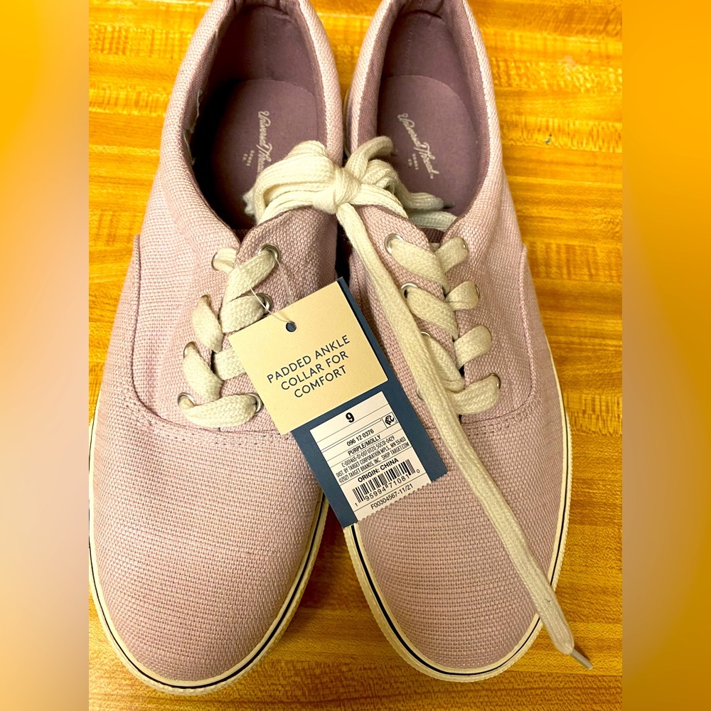New Universal tread woman shoes